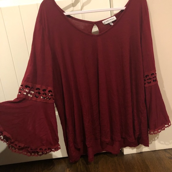 LOTS OF WOMENS CLOTHES!! - Picture 7 of 8